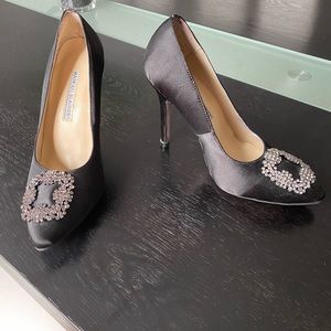 Black shoes with a Swarovski crystal buckle Manolo Blahnik Hangisi inspired